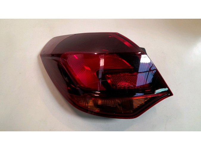 	PILOTO TRASERO IZQUIERDO EXTERIOR OPEL ASTRA 2010