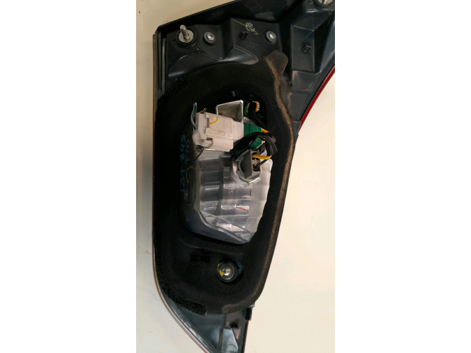 PILOTO TRASERO DERECHO INTERIOR TOYOTA AURIS 2016