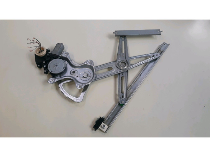 ELEVALUNAS DELANTERO DERECHO TOYOTA AVENSIS 2010