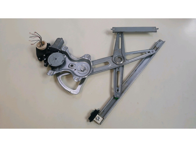 ELEVALUNAS DELANTERO DERECHO TOYOTA AVENSIS 2010
