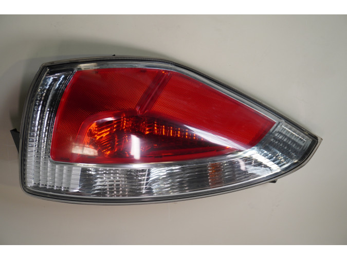 PILOTO TRASERO IZQUIERDO  MAZDA 5 2009
