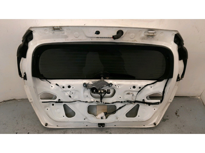 PORTON TRASERO TOYOTA AURIS BLANCO 2018