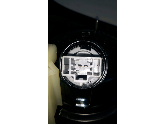 PILOTO TRASERO IZQUIERDO MAZDA 3 2005