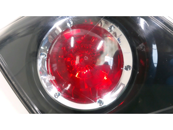 PILOTO TRASERO IZQUIERDO MAZDA 3 2005