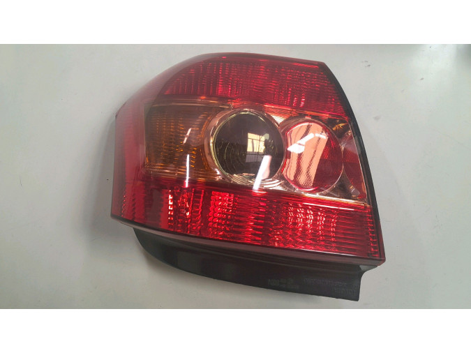 PILOTO TRASERO DERECHO TOYOTA COROLLA 2005