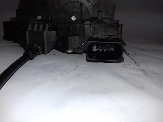 CERRADURA PUERTA DELANTERA DERECHA OPEL CORSA 2008