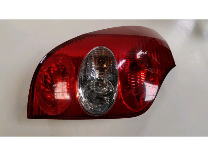 PILOTO TRASERO IZQUIERDO RENAULT LAGUNA 2004