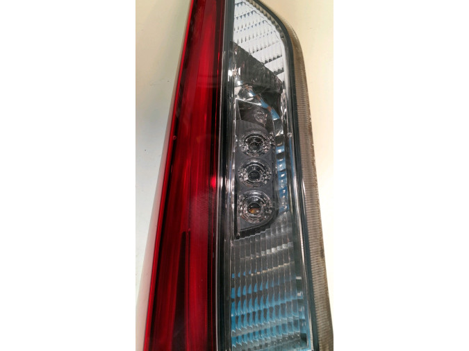 PILOTO INTERIOR IZQUIERDO TOYOTA AURIS ROJO BLANCO 2016