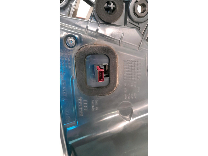 PILOTO TRASERO IZQUIERDO BMW 520D 2017