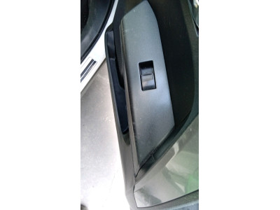 MANDO ELEVALUNAS DELANTERO DERECHO TOYOTA RAV4 2017