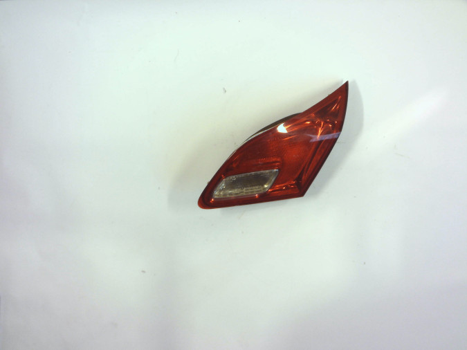 PILOTO TRASERO DERECHO INTERIOR OPEL ASTRA 2013
