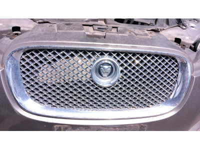 REJILLA DELANTERA JAGUAR XF 2008