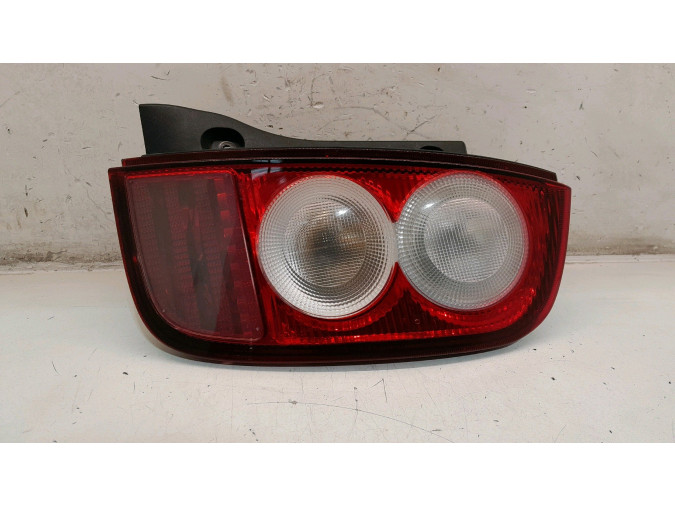 PILOTO TRASERO DERECHO NISSAN MICRA 2003