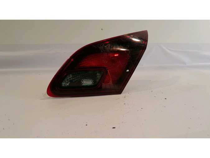 PILOTO TRASERO INTERIOR OPEL ASTRA 2011