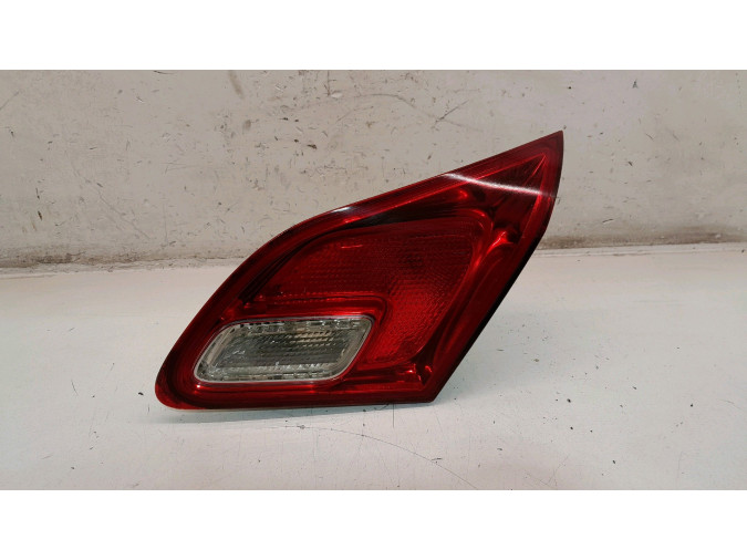 PILOTO TRASERO DERECHO INTERIOR OPEL ASTRA 2014