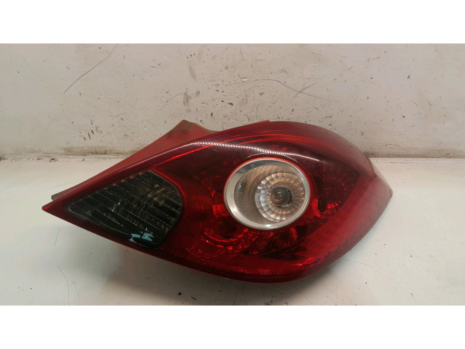 PILOTO TRASERO DERECHO OPEL CORSA 2011