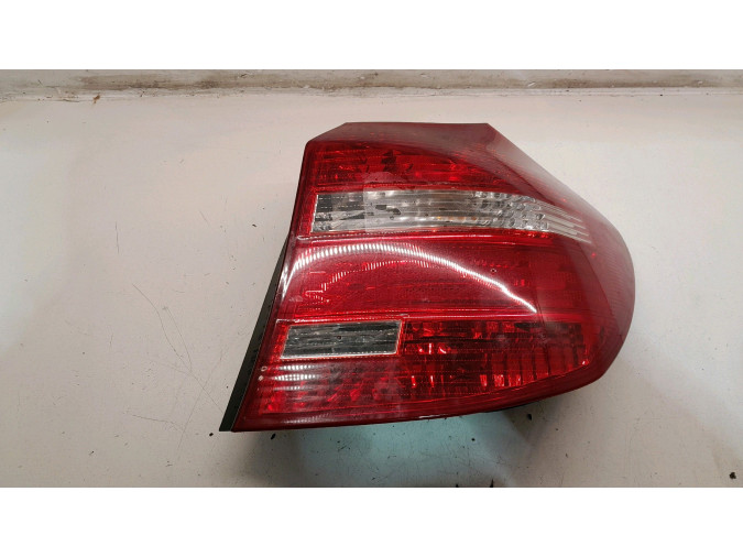 PILOTO TRASERO DERECHO BMW 116D 2010
