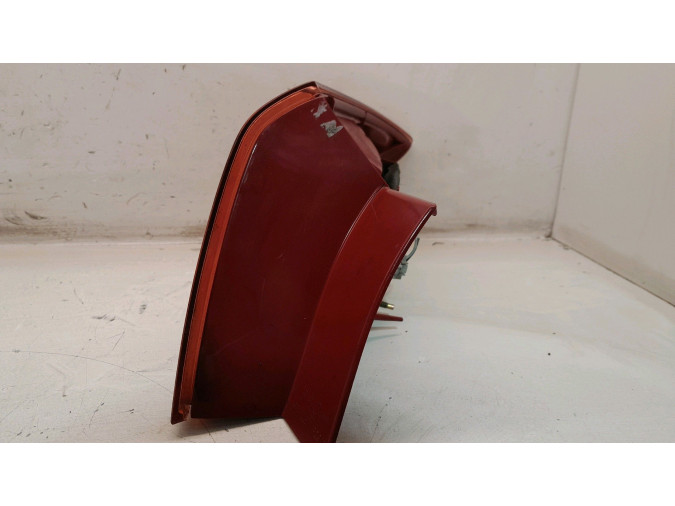 	PILOTO TRASERO IZQUIERDO EXTERIOR MAZDA 3 2004
