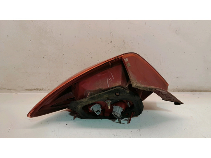 PILOTO TRASERO DERECHO MAZDA 3 2004