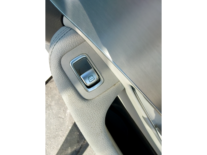 MANDO ELEVALUNAS DELANTERO DERECHO MERCEDES C 220 BLUETEC / D 2016