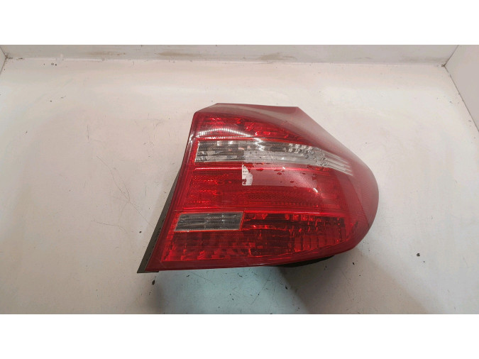 PILOTO TRASERO DERECHO BMW 116D 2009
