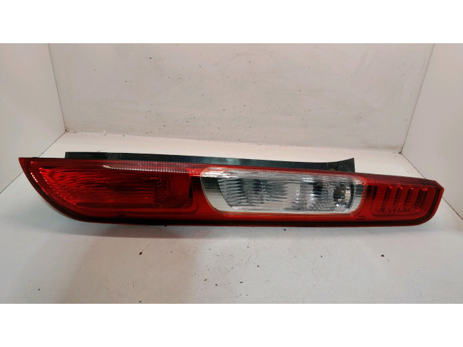 PILOTO TRASERO DERECHO FORD FOCUS 2005