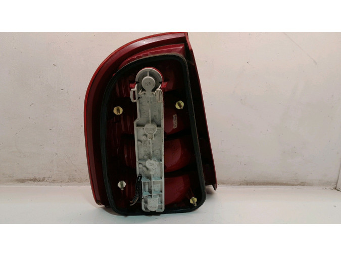 PILOTO TRASERO DERECHO SKODA FABIA 2001