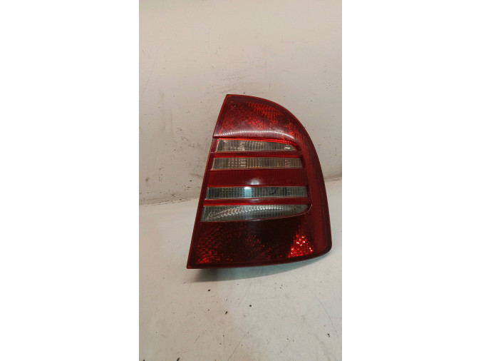 PILOTO TRASERO DERECHO SKODA SUPERB 2005