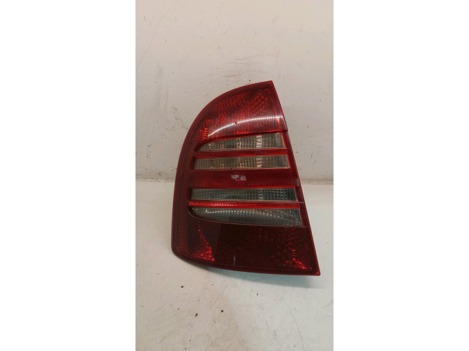 PILOTO TRASERO IZQUIERDO SKODA SUPERB 2005