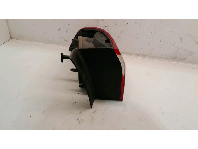PILOTO TRASERO DERECHO RENAULT LAGUNA 2004