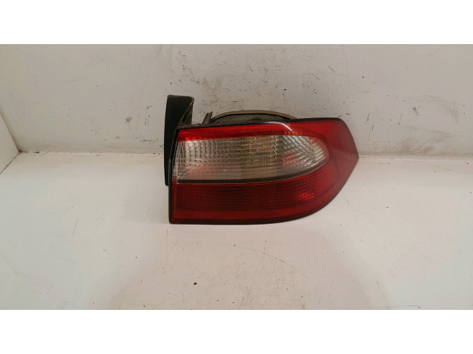 PILOTO TRASERO DERECHO RENAULT LAGUNA 2004