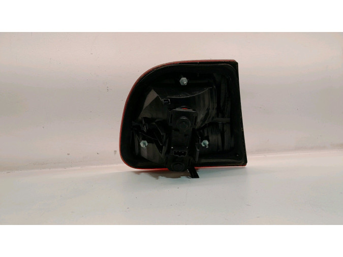 PILOTO TRASERO DERECHO SEAT LEON 2003