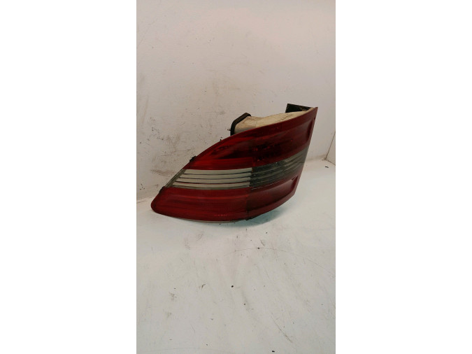 PILOTO TRASERO DERECHO EXTERIOR MERCEDES B 180 CDI 2008