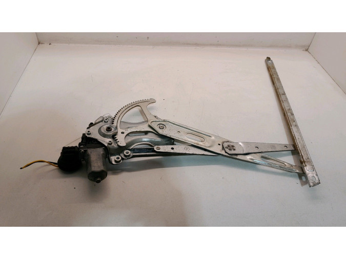 ELEVALUNAS DELANTERO DERECHO TOYOTA RAV4 2015