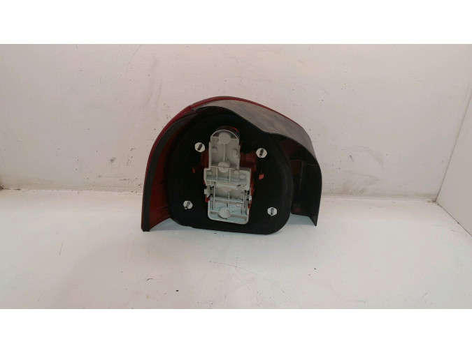 PILOTO TRASERO DERECHO AUDI A3 2000