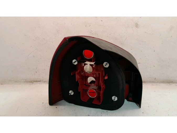 PILOTO TRASERO DERECHO AUDI A3 2000
