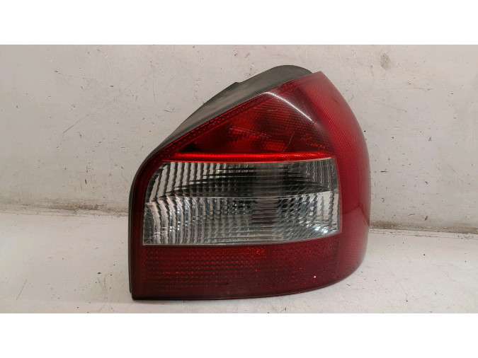 PILOTO TRASERO DERECHO AUDI A3 2000