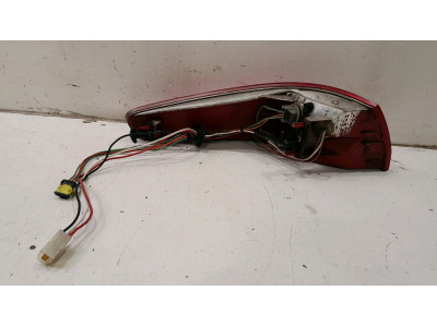 PILOTO TRASERO DERECHO PEUGEOT 607 2004