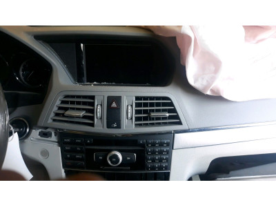Autorradio MERCEDES E 220 CDI / D 2010