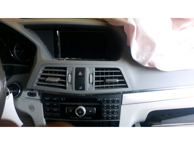 Autorradio MERCEDES E 220 CDI / D 2010