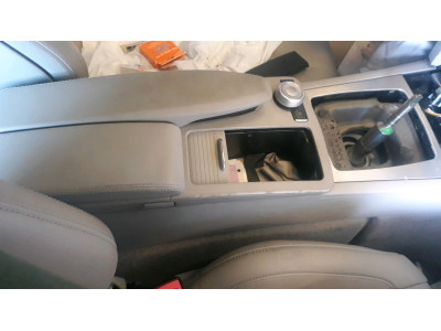 Consola central MERCEDES E 220 CDI / D 2010