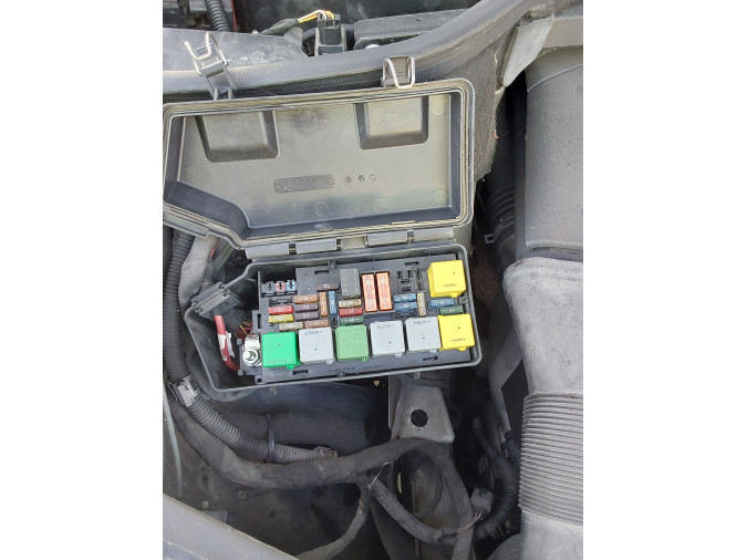 CAJA PORTAFUSIBL.DL. MERCEDES GL 420 CDI 4MATIC 2006
