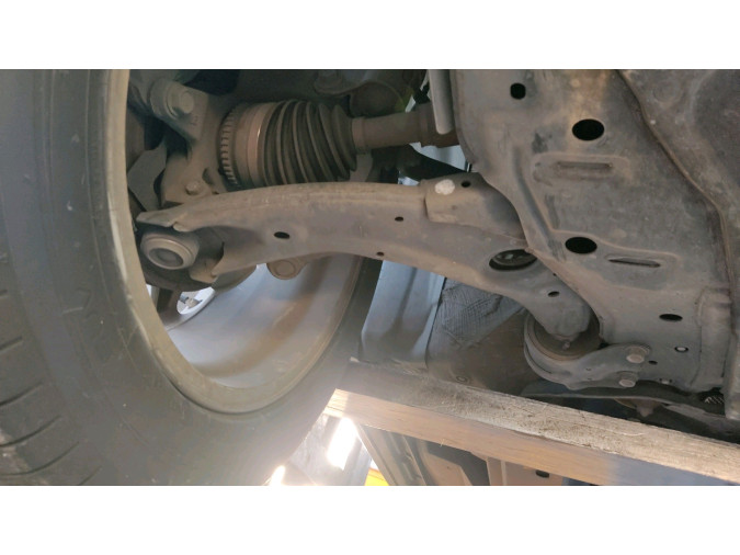 TRAPECIO DELANTERO DERECHO MAZDA CX-7 2011