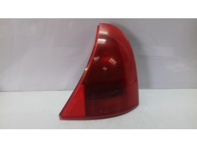 PILOTO TRASERO DERECHO RENAULT CLIO 1998