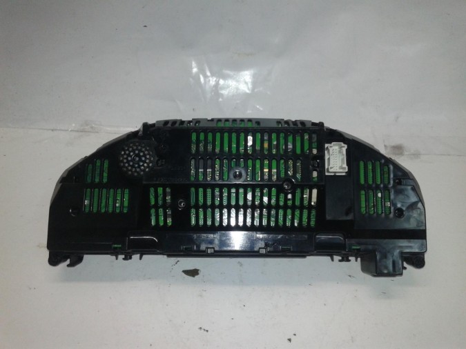 CUADRO INSTRUMENTOS TOYOTA AVENSIS 2010