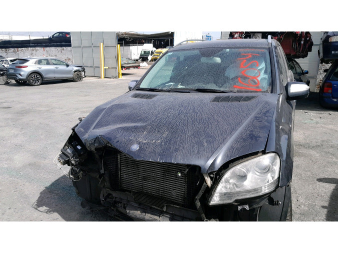 MANGUETA DELANTERA DERECHA MERCEDES ML 300 CDI 4MATIC 2010
