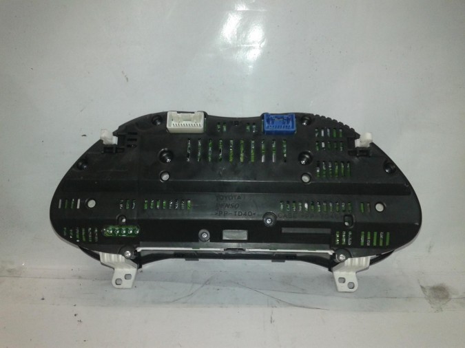 CUADRO INSTRUMENTOS TOYOTA AVENSIS 2008