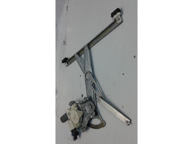 ELEVALUNAS DELANTERO DERECHO TOYOTA AVENSIS 2008