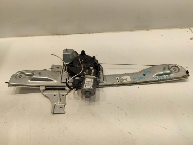 ELEVALUNAS DELANTERO DERECHO PEUGEOT 208 2019
