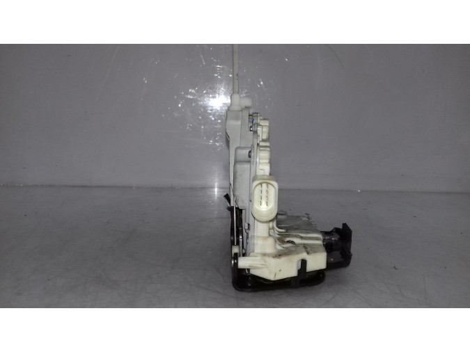 CERRADURA PUERTA DELANTERA DERECHA SEAT EXEO 2011